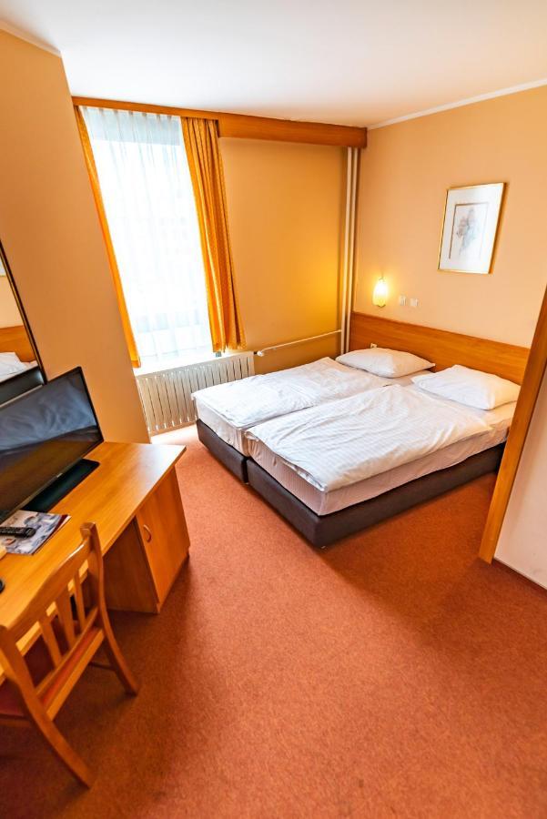 Hotel Park Čakovec エクステリア 写真