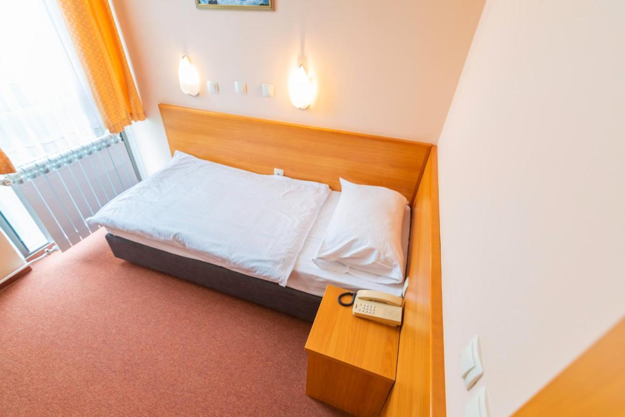 Hotel Park Čakovec エクステリア 写真