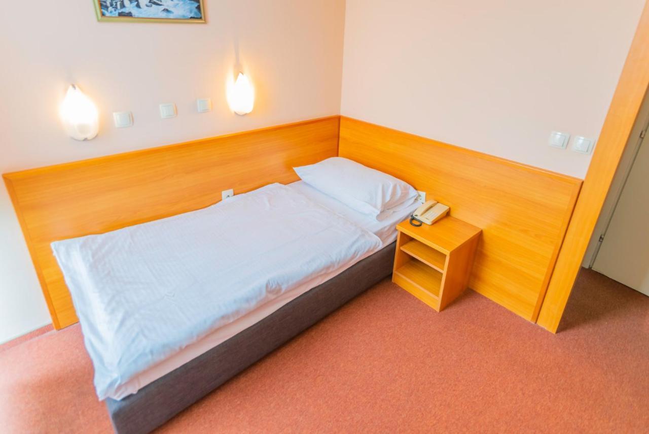 Hotel Park Čakovec エクステリア 写真