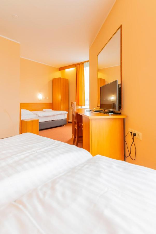 Hotel Park Čakovec エクステリア 写真