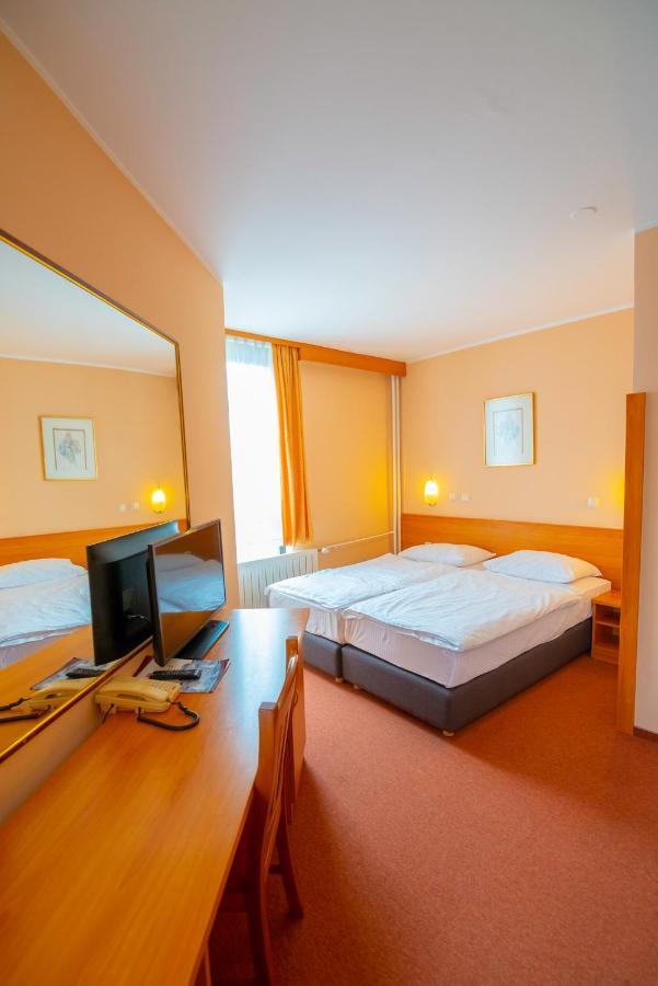 Hotel Park Čakovec エクステリア 写真