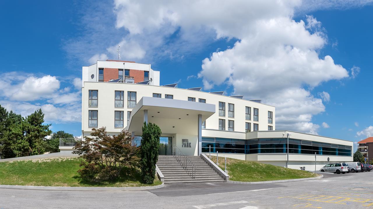 Hotel Park Čakovec エクステリア 写真